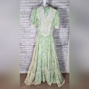 Vintage Handmade Peasant Green Cottagecore Lace Floral Dress
